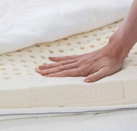 Nên chọn đệm cao su dày bao nhiêu cm? Hướng dẫn chọn độ dày đệm chuẩn nhất!